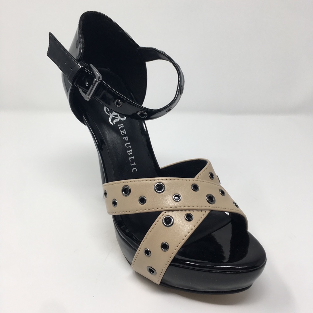 Rock & Republic Tan/Black Holttan Heels